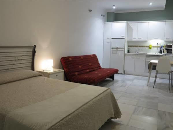 Apartamentos Los Angeles Sevilla Bagian luar foto